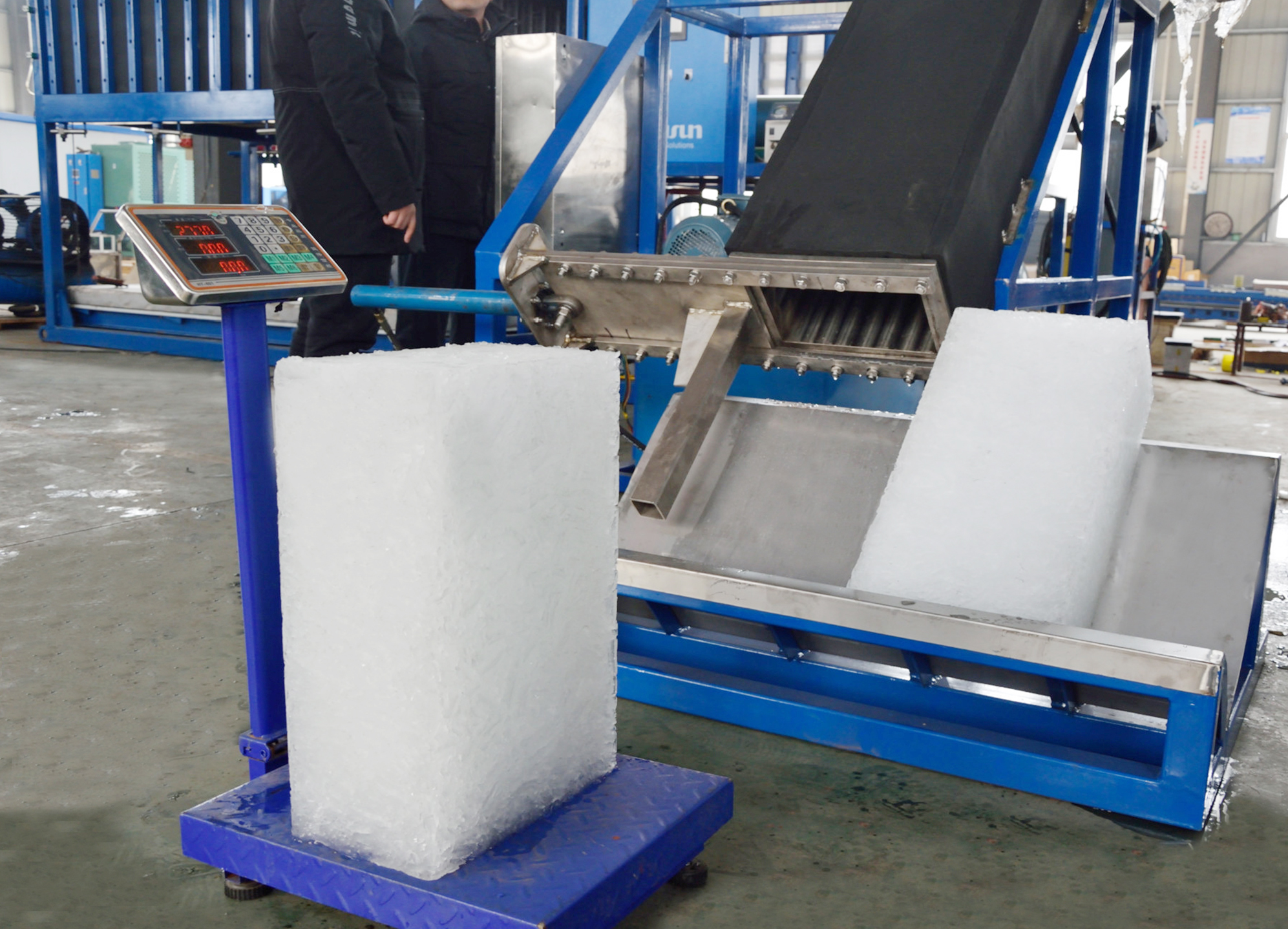 ice compactor pressing flake ice into block ice