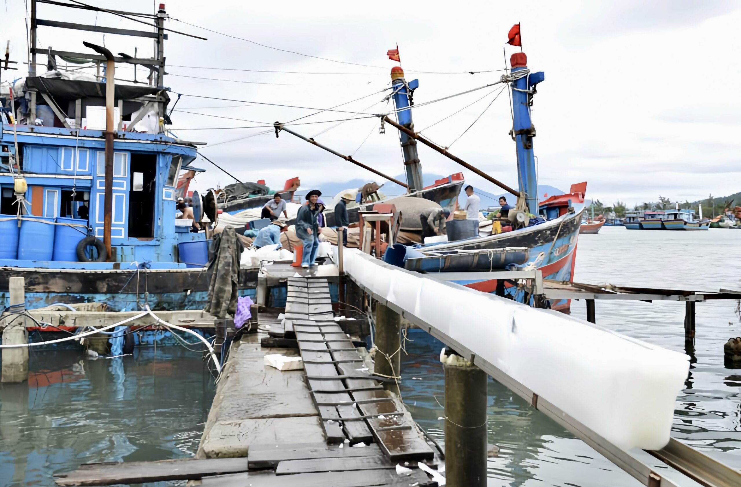 Block ice used at fishing port for seafood preservation and cold chain transport