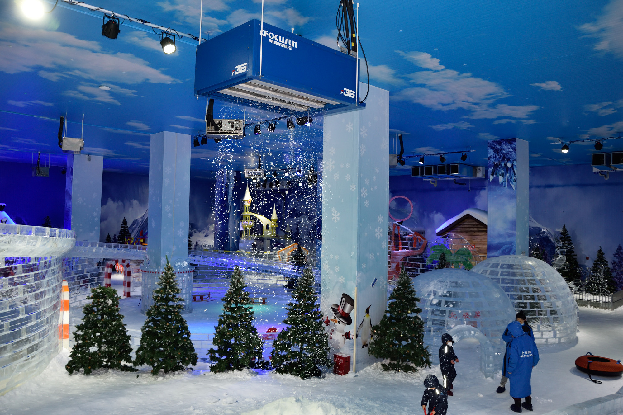 artificial snow machine