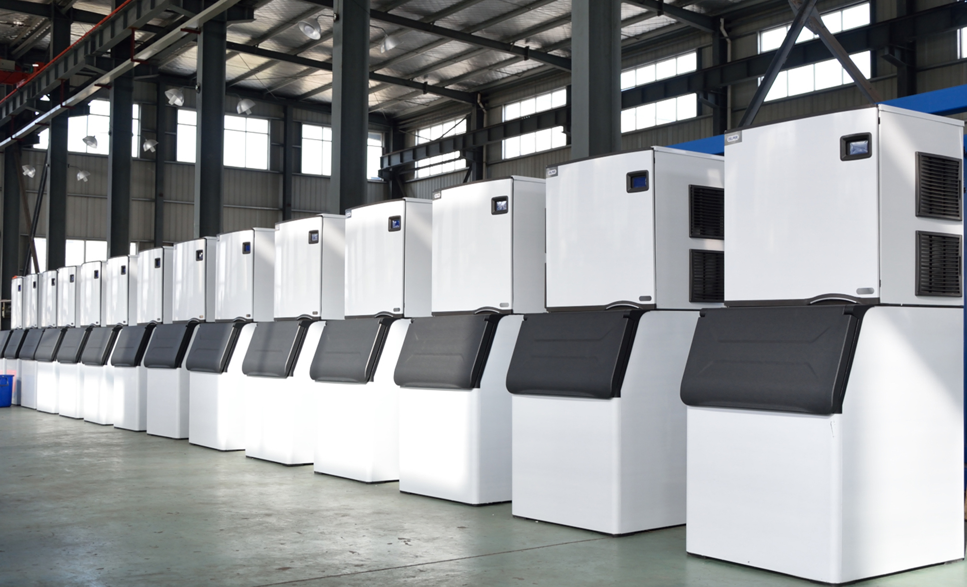 commercial cube ice machine for restaurants and bars